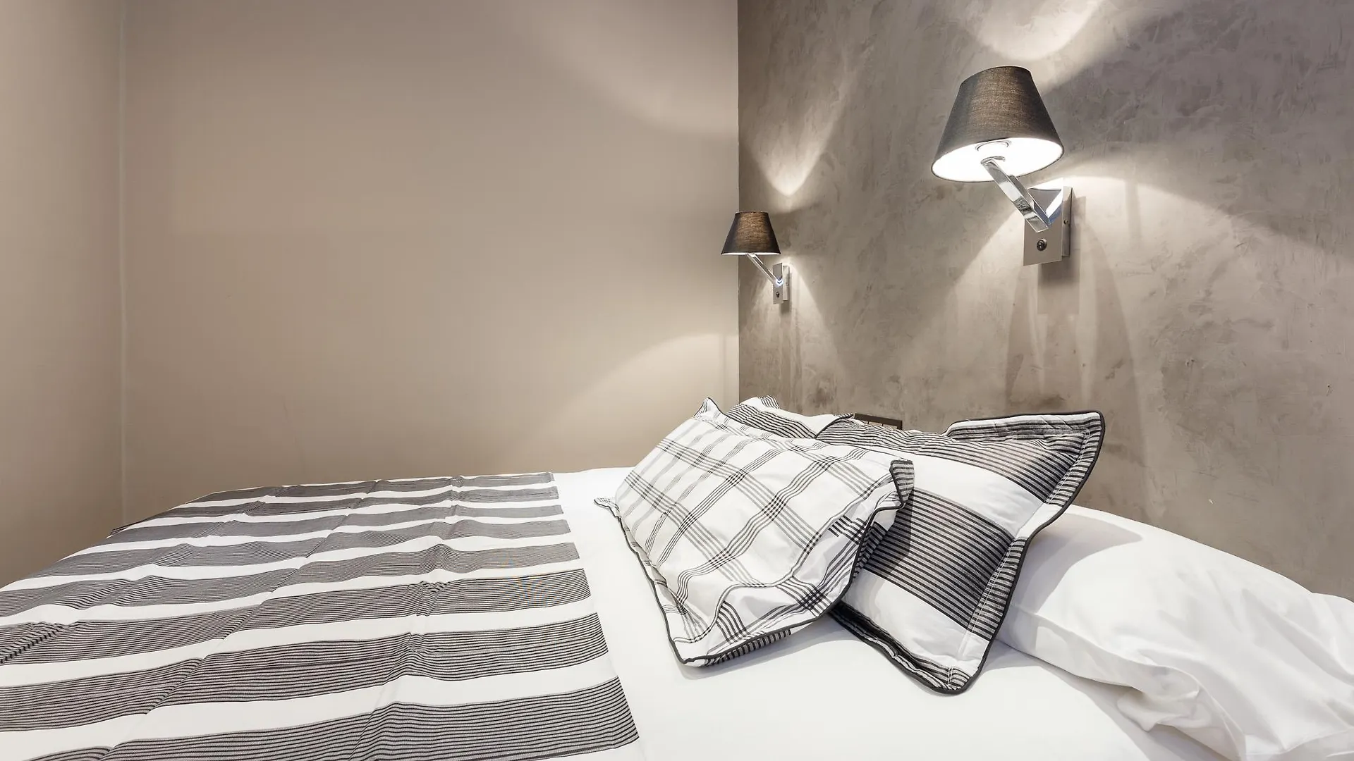 Ainb Eixample-Miro Apartments Barcellona Spagna