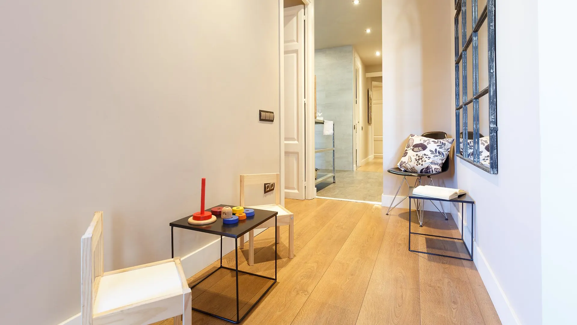 Ainb Eixample-Miro Apartments Barcellona Spagna